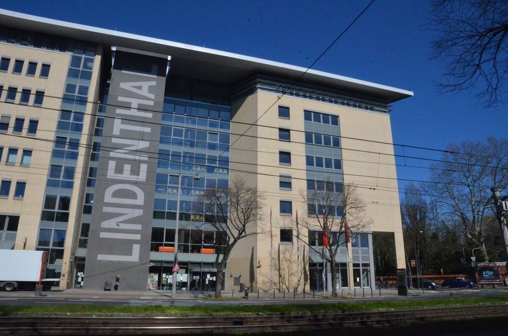 Das Bild zeigt das Bezirksrathaus Lindenthal