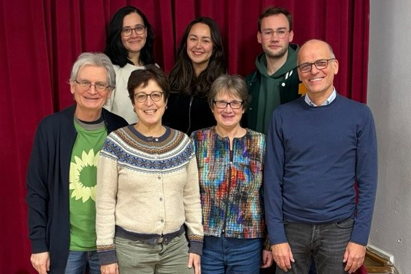 Das Bild zeigt 7 Mitglieder des neuen Vorstands der Grünen Köln-Lindenthal
