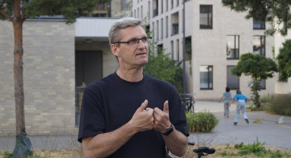 Frank Jablonski spricht auf dem Platz der Kinderrechte